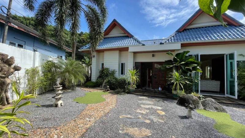 Photo Charmante villa avec 3 chambres et une piscine privée à vendre à Kathu