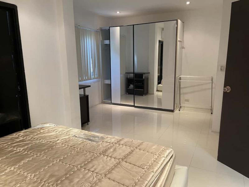 Photo Cheap Townhouse for Sale in Patong