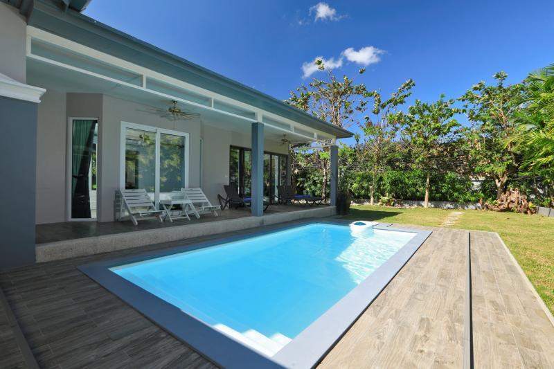 照片 卡马拉海滩的现代豪华泳池别墅