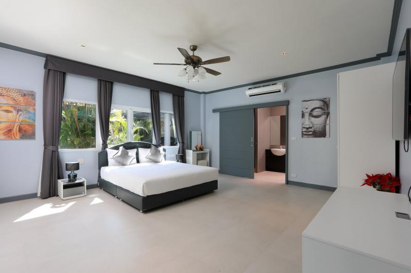 Photo Villa de luxe de 5 chambres avec piscine à louer / vendre à Kamala Beach