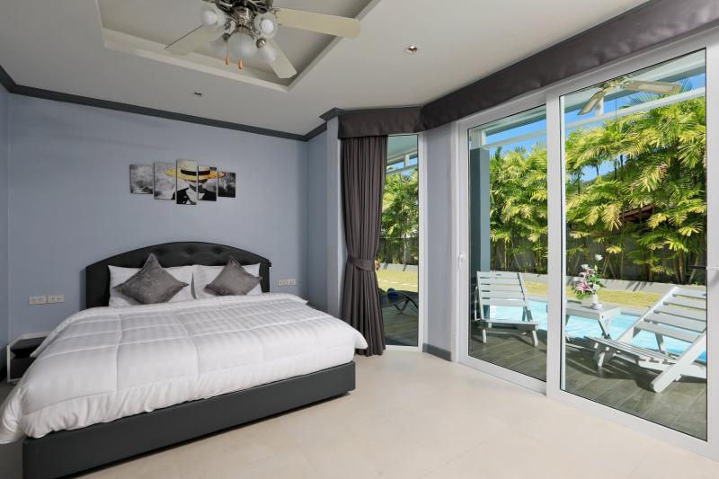 Photo Contemporary luxury pool villa in Kamala beach 