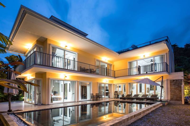 Photo villa contemporaine avec piscine vue mer à vendre à Chalong