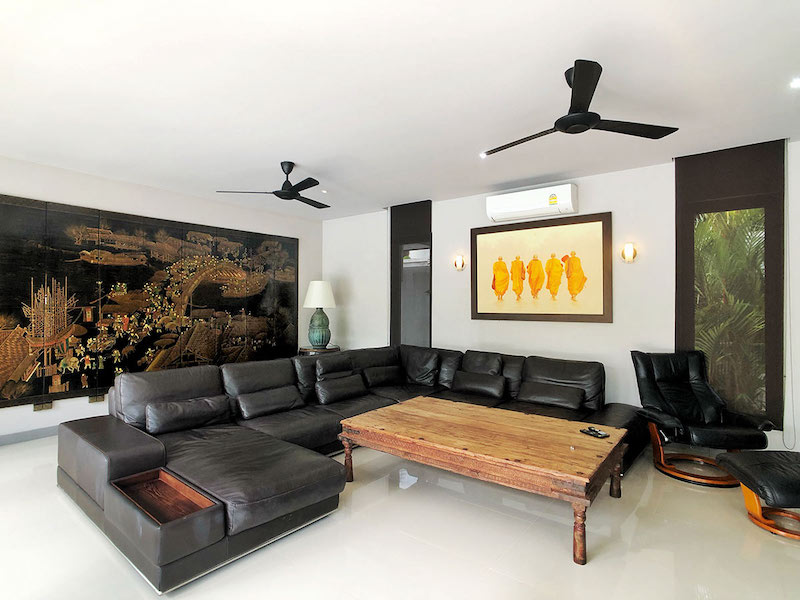 Photo Villa de style contemporain entièrement meublée et équipée à vendre à Nai Harn