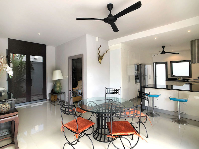 Photo Contemporary style villa fully furnished and equipped for sale in Nai Harn