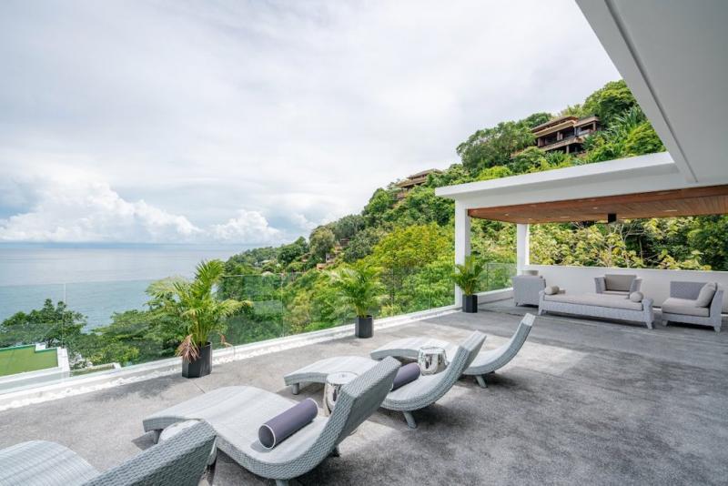 卡马拉 Millionaires Mile 出售的全海景豪华超级别墅照片