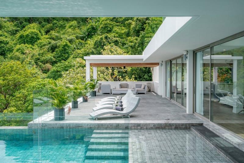 Photo Deluxe Super Villa พร้อมวิวทะเลแบบพาโนรามาสำหรับขายที่ Millionaires Mile, กมลา
