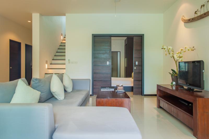 Фото Двухуровневая вилла с 4 спальнями и бассейном на Банг Тао, Пхукет