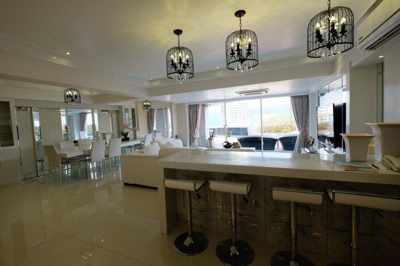 Photo Exclusive 4 bedroom condo with private pool for sale in Patong Beach, Phuket, Thailand