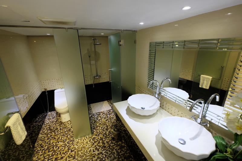 照片 泰国普吉岛芭东海滩出售的带私人泳池的独家 4 卧室公寓