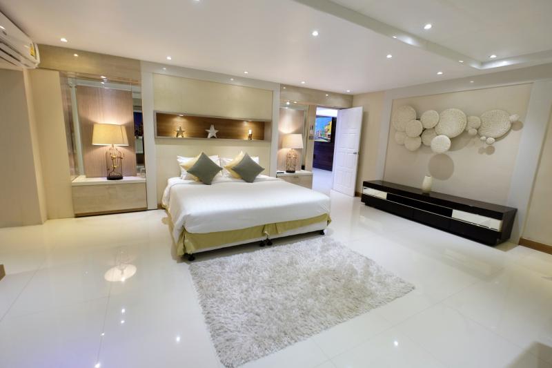 รูปภาพ Exclusive 4 bedroom condo with private pool for sale in Patong Beach, Phuket, Thailand