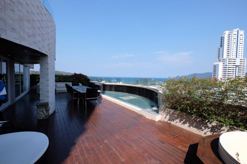 照片 泰国普吉岛芭东海滩出售的带私人泳池的独家 4 卧室公寓