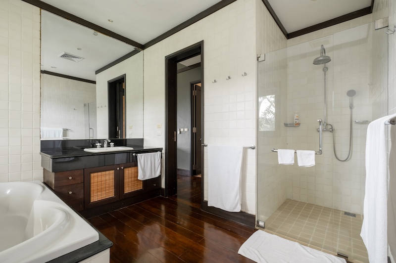 Photo Exclusive 6 Bedroom sea view pool villa for sale in Kata
