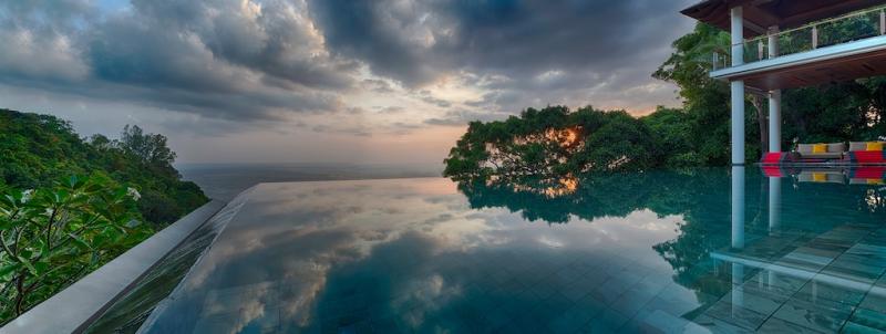 Photo Super Villa avec vue sur la mer à vendre sur la route des Millionaires à Phuket