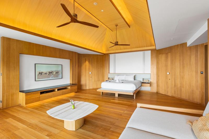 照片 卡马拉出售的独家海景超级别墅 5 间卧室。