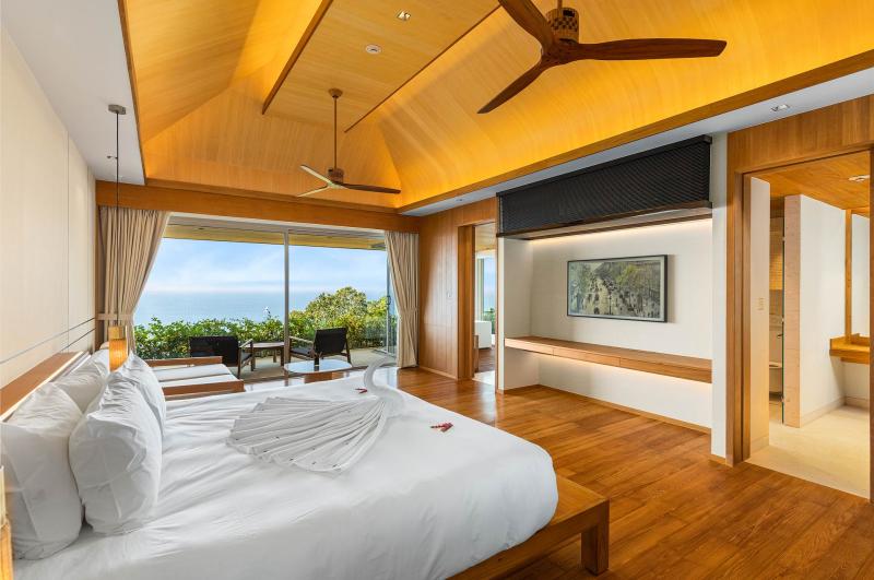 照片 卡马拉出售的独家海景超级别墅 5 间卧室。