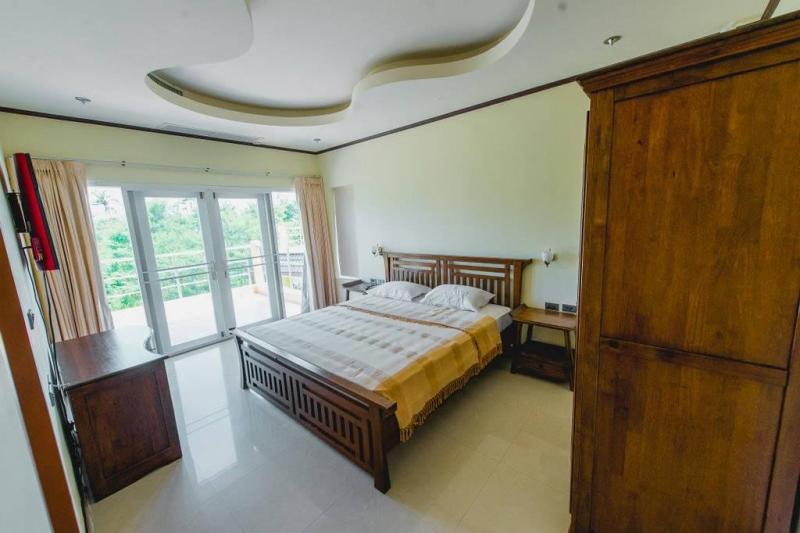 Фото Семейная вилла с 6 спальнями и бассейном в аренду на Раваи, Пхукет