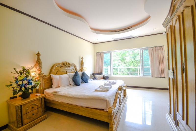Фото Семейная вилла с 6 спальнями и бассейном в аренду на Раваи, Пхукет