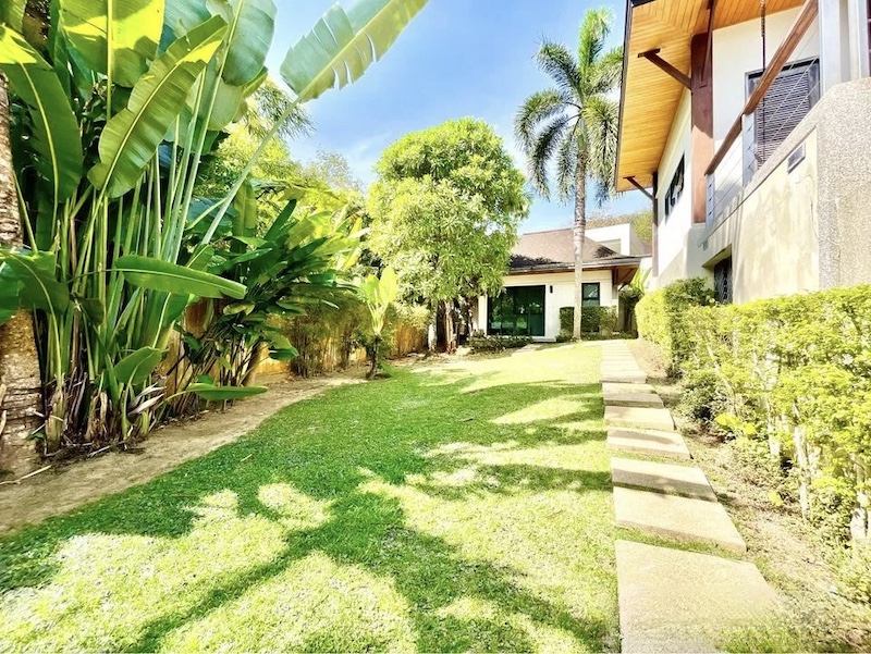 Photo Chaleureuse villa de 5 chambres avec piscine à vendre Nai Harn, Phuket.