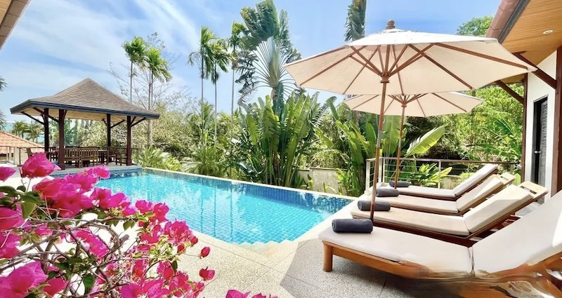 Photo Chaleureuse villa de 5 chambres avec piscine à vendre Nai Harn, Phuket.