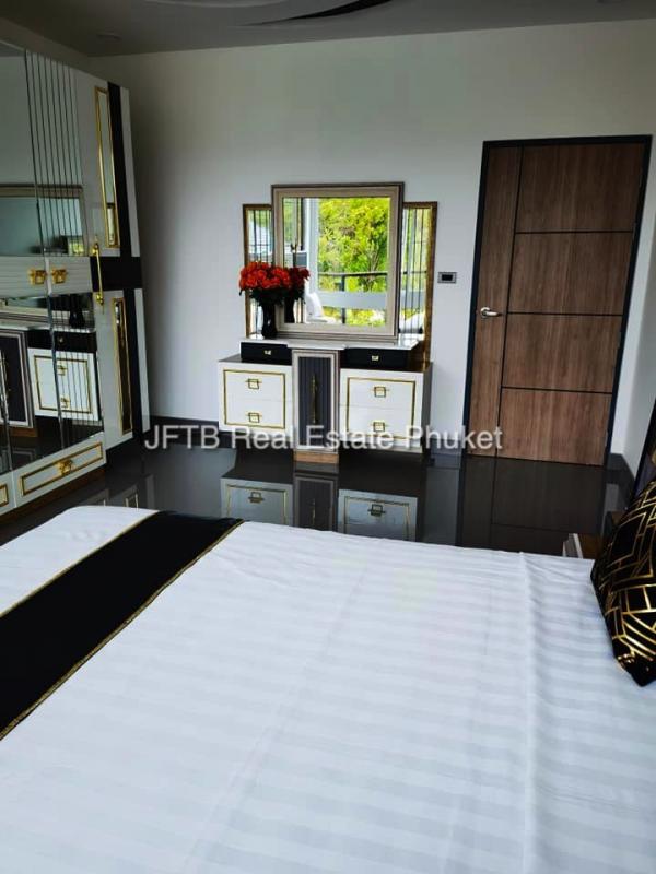 Photo Fully renovated 4 bdr pool villa for sale Located in Rawai