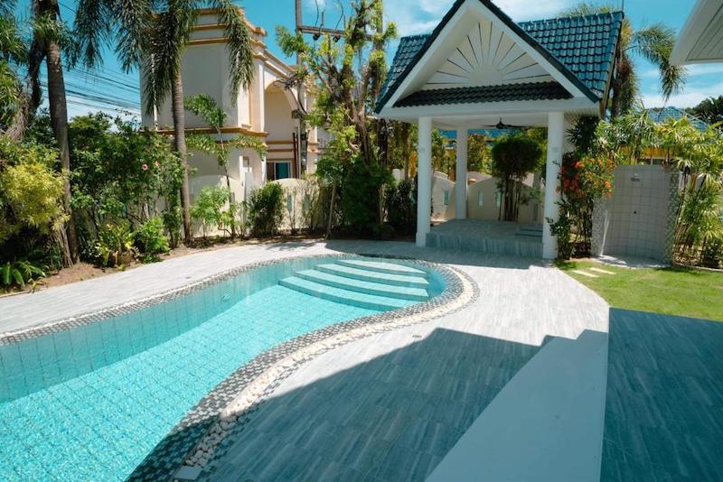 Photo Fully renovated 3 Bedroom pool villa with large garden for sale in Rawai