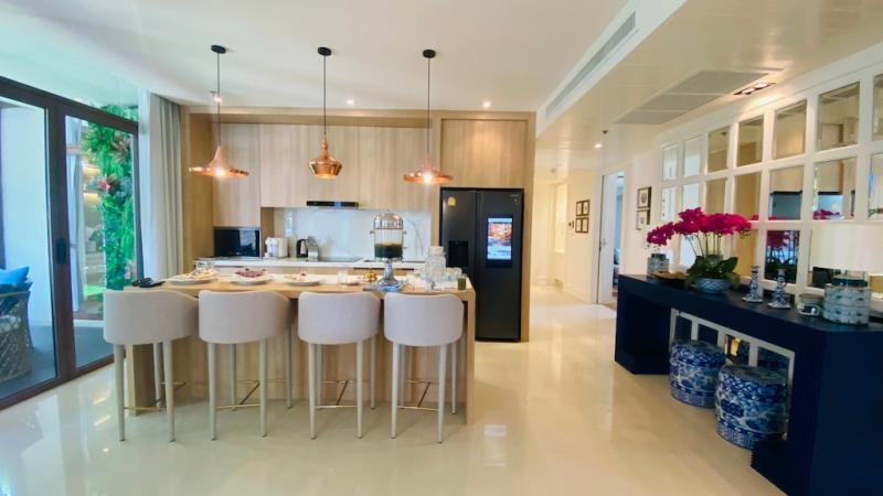 Photo Fully Renovated 5 bedrooms apartment for sale in at the Royal Phuket Marina.