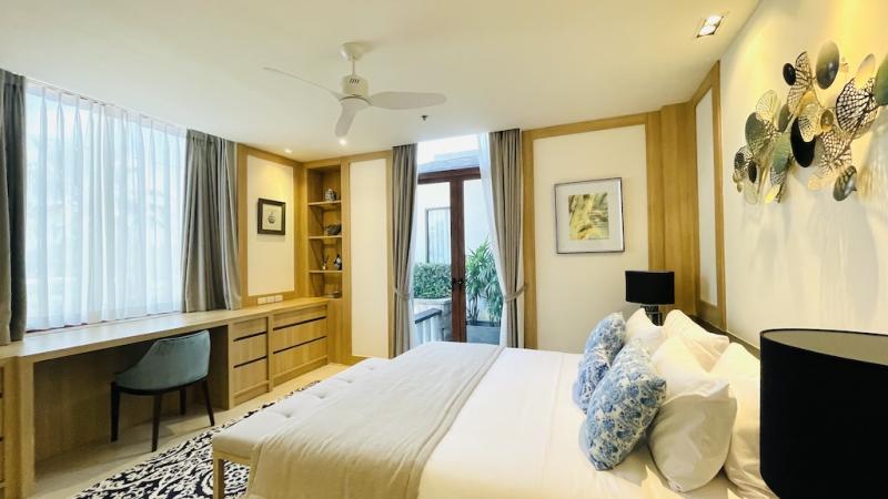 Фото Полностью отремонтированная квартира с 5 спальнями на продажу в Royal Phuket Marina.