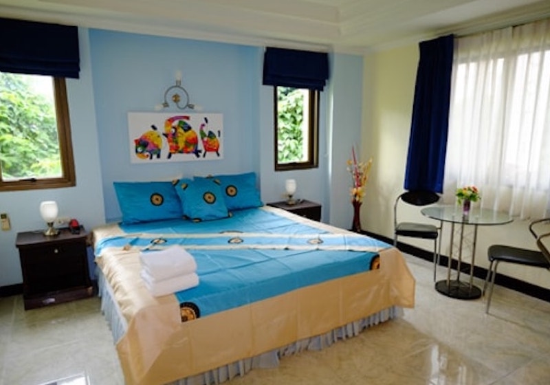 Photo Guesthouse 有 16 间卧室出售，位于普吉岛芭东市中心