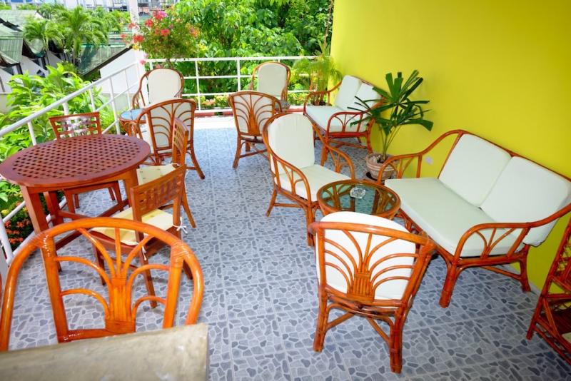 Photo Guest house with 16 bedrooms for sale in the heart of Patong, Phuket