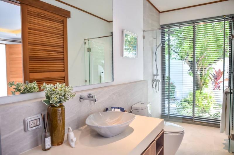 Photo Nouvelle villa exclusive de 4 + 1 chambres à vendre à Cherngtalay, Phuket