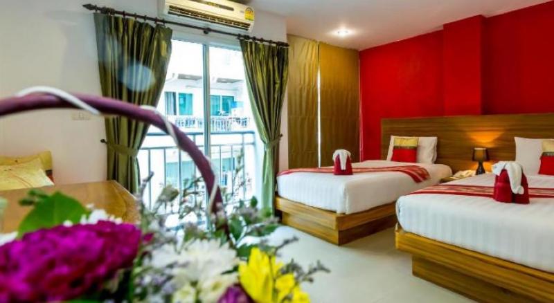 Photo Hotel with 91 rooms, Pool and Sky bar for Lease in Patong