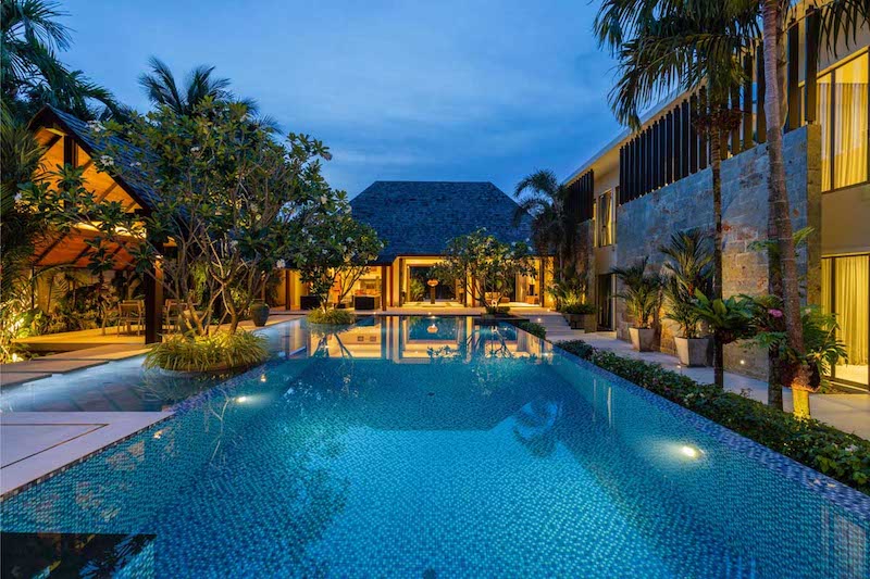 Photo Exclusive et immense villa à vendre à Layan Phuket