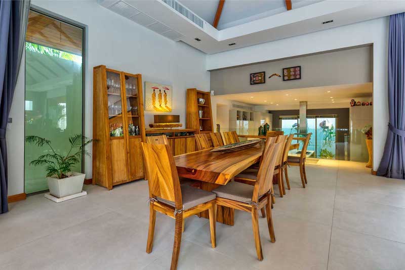 Photo Exclusive et immense villa à vendre à Layan Phuket