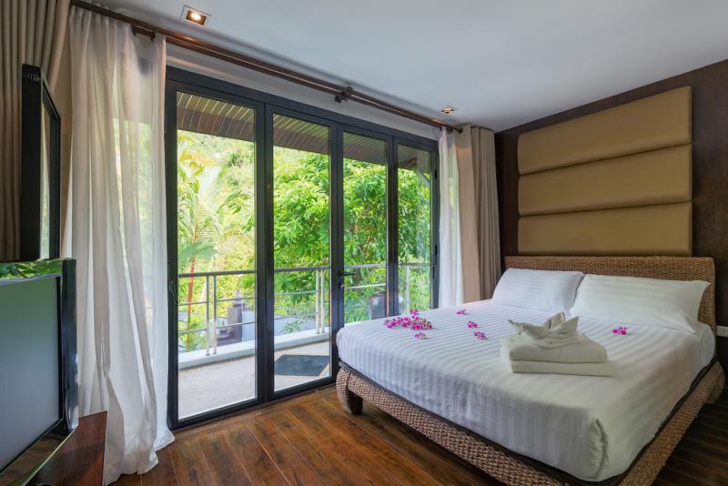 Фото Kalim Sea View Villa на продажу с 11 спальнями