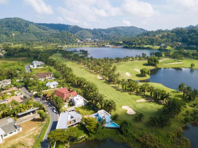 Photo Spacieuse villa de 3 chambres à vendre à Kathu avec vue sur un terrain de golf