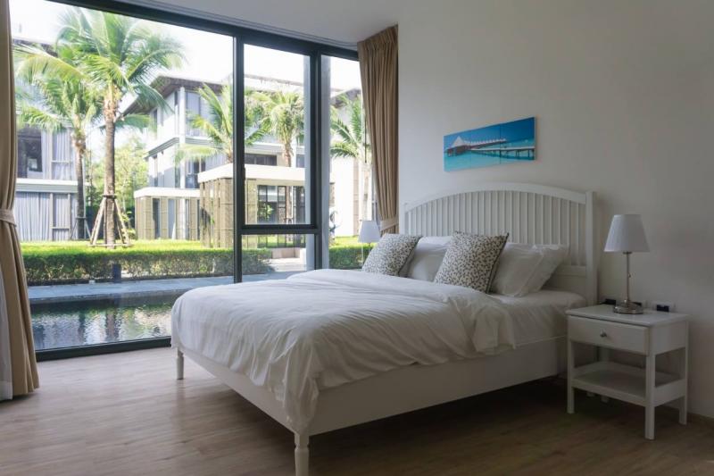 照片豪华 2 卧室海滨公寓出售和出租在迈考海滩，普吉岛