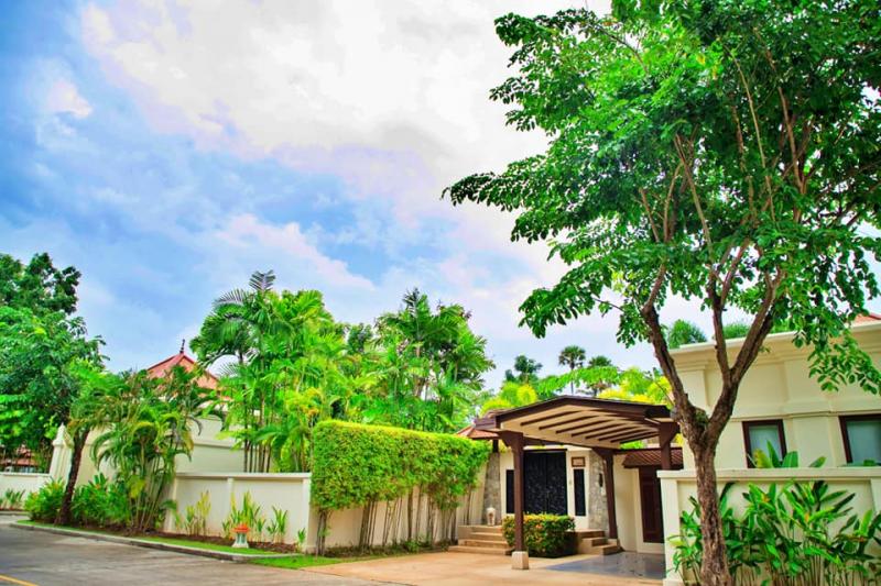 Photo Luxury 4 bedroom pool villa for rent in Cherngtalay, Phuket