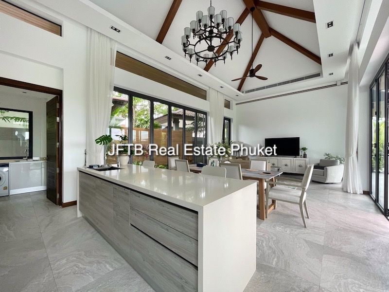 Photo luxury 4 bedroom pool villa for rent in Cherngtalay