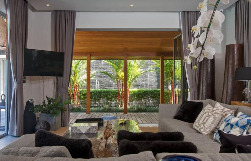 Photo Luxury 4 Bedroom Pool Villa for Sale in Anchan Lagoon, Choeng Thale, Phuket
