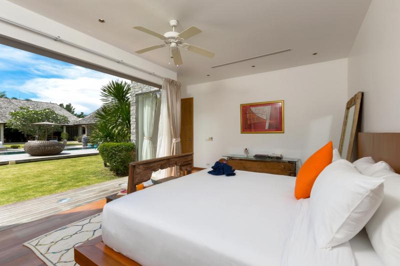 Photo Luxury 4 Bedroom Villa สำหรับขายที่ Layan Hills Estate
