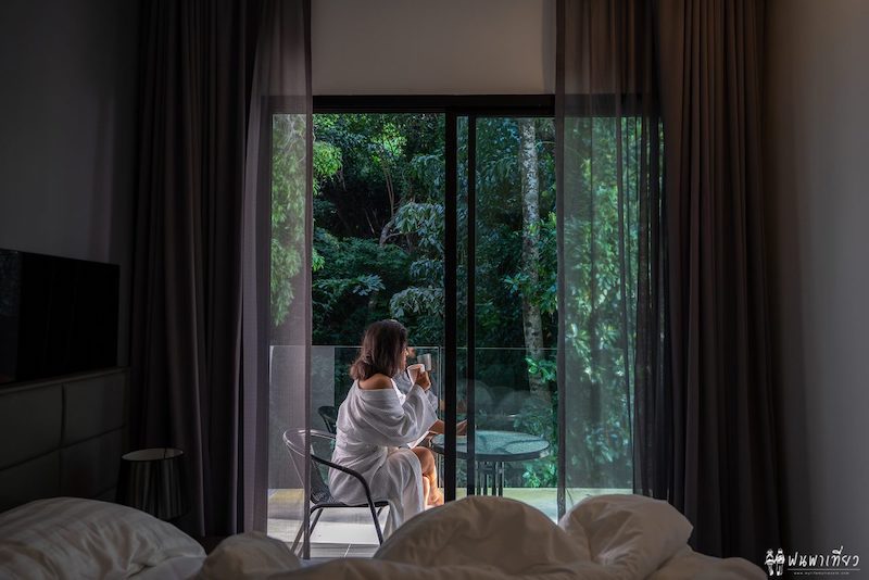 Photo Luxury accommodations for rent located in Utopia Naiharn, Phuket.