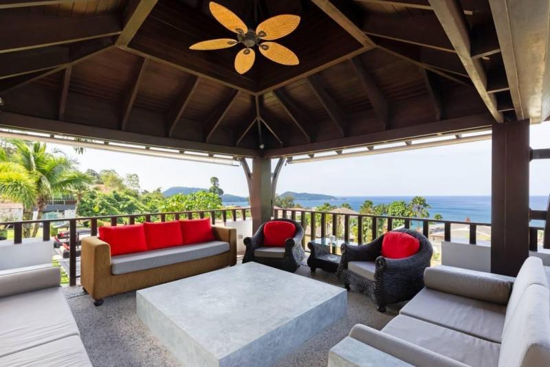 Photo villa de luxe de style balinais avec vue mer à vendre à Patong