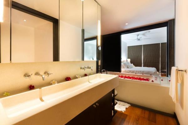 在泰国普吉岛苏林出售的现代精美 2 卧室公寓