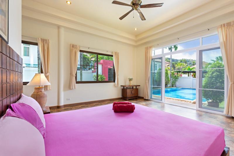 Фото Роскошный дом для отдыха на Пхукете - вилла в тайском стиле с 4 спальнями на Раваи