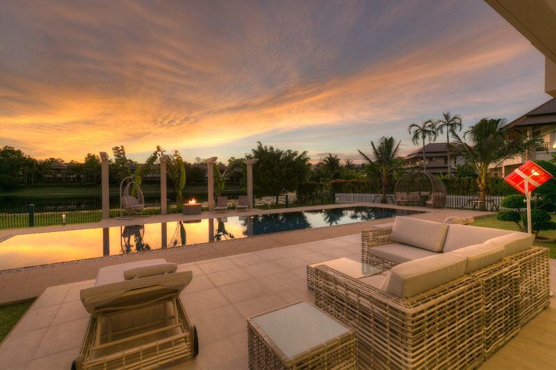 Photo Villa de luxe avec piscine au bord du lac à vendre sur un terrain de 1 475 m² à Bang Tao Beach