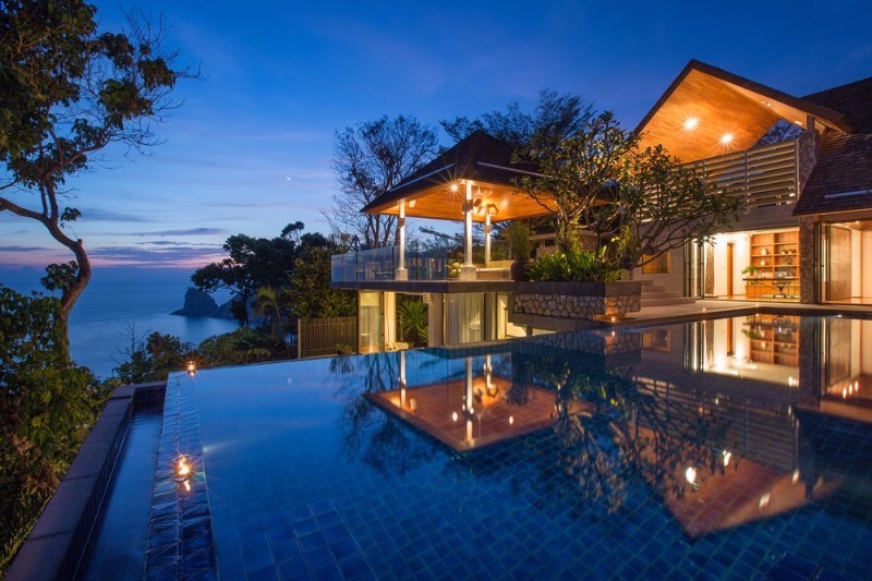Photo Luxury oceanfront villa for sale on the west coast of Phuket