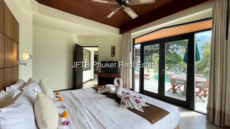 Photo Luxury Phuket villa Patong for sale in Kalim