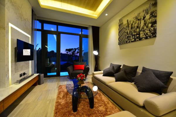 Photo Luxury Phuket pool villa for sale/rent in Patong - Thailand