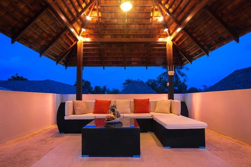 Photo Luxury pool villa balinese style with 3 bedrooms located in Saiyuan, Rawai Phuket 