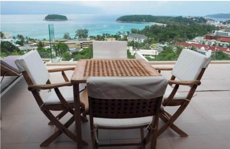 Photo Appartement de luxe de 2 chambres avec vue sur la mer à vendre à Kata, Phuket